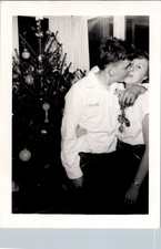 PH2396 Man Woman Kiss Miss