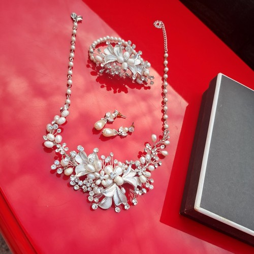 Jon richards jewellery - richards, alan