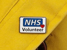 Mini nhs volunteer pin badge - mini,