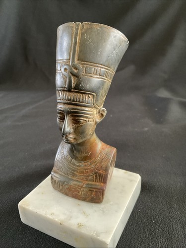 Old statue egyptian queen - old, of