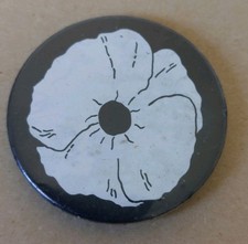 WHITE FLOWER Vintage Metal Pin Badge 35mm, Collectable, Poppies