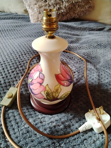 Moorcroft pottery magnolia - pottery,