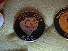 RARE OLD HULL CITY FOOTBALL CLUB (2) ENAMEL BROOCH PIN BADGE