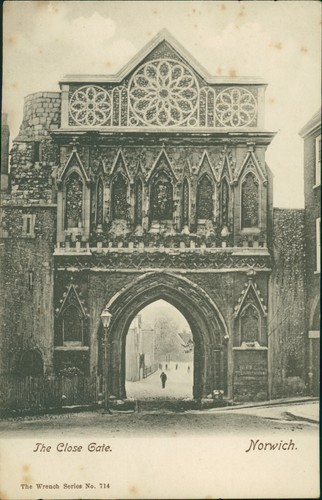 Postcard norwich close gate - norwich,