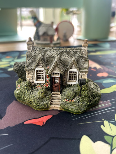 Rare vintage lilliput lane - rare,