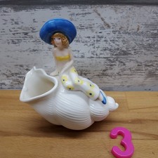 Acot Porcelain ‘Girl on A