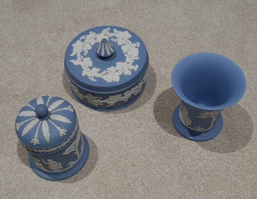 Vintage wedgwood small vase - small,