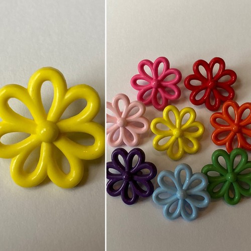 Flower shaped shank buttons - flower,