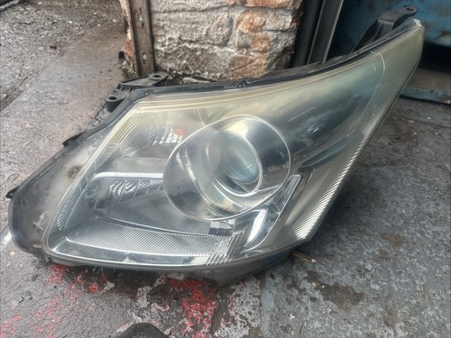 Toyota avensis front headlight - toyota,