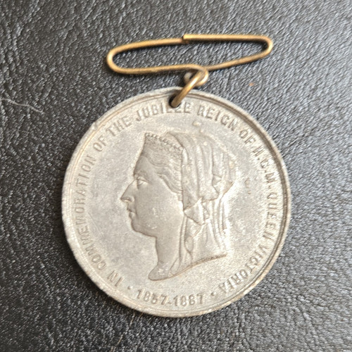 Queen victoria 1887 golden - queen,