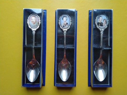 Royal souvenir collectors - royal,