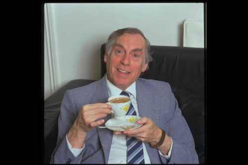 Comedian presenter larry - tv,