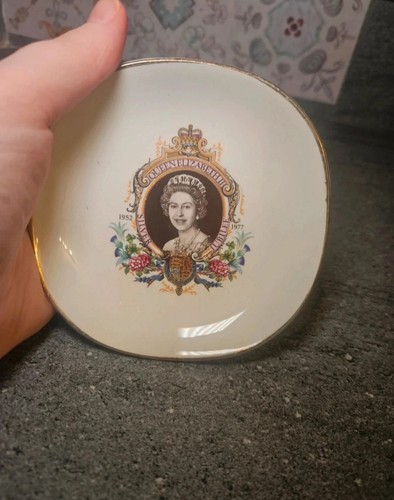 Commemorative queen elizabeth - commemorative,