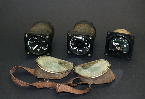 Vintage aircraft instruments