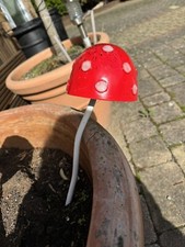 Garden Ornament Mushroom Toadstool Soft Glow In The Dark Metal Stake Outdoor 