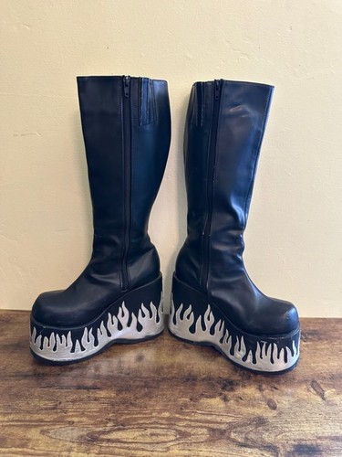 Rare vintage 2000s demonia - rare,
