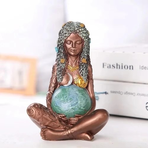 Resin millennial mother earth - millennial,