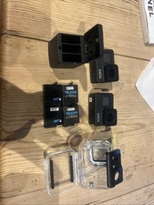 2x Gopro Hero7 Black With Case And Battery Dock