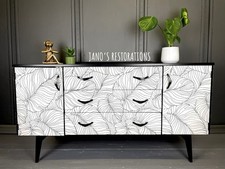 Black & White Tropical Leaf