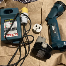 Makita 14.4v NiCd NiMH Cordless Torch & AM/FM Radio ML141 Body/Battery & Charger
