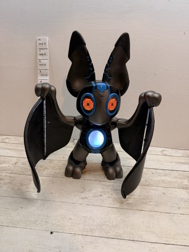 Nocto robot bat light - robot, up