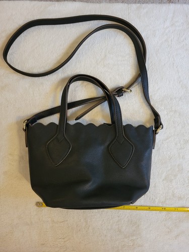 Liz claiborne black - liz, scalloped