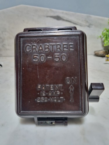 1930s bakelite crabtree - 1930s, main