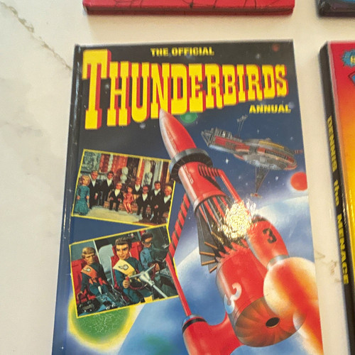 Thunderbirds official annual - thunderbirds,