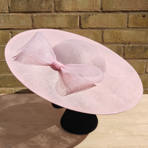 Baby pink bow - bow, brim