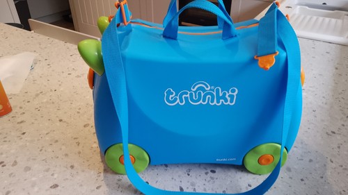 Trunki kids ride suitcase - on,