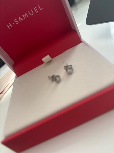 0.66ct diamond 9ct white gold