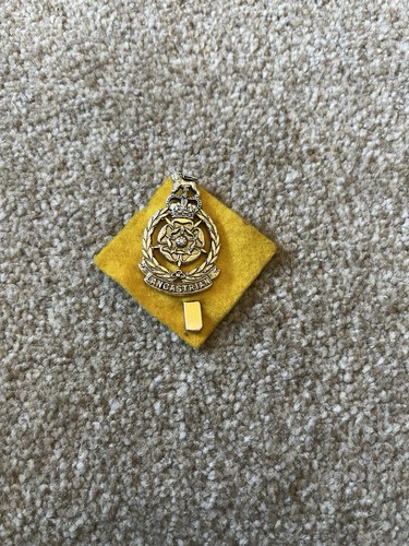 Queen lancashire regiment - lancashire,