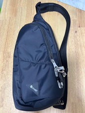 PACSAFE VIBE 150 SLING PACK