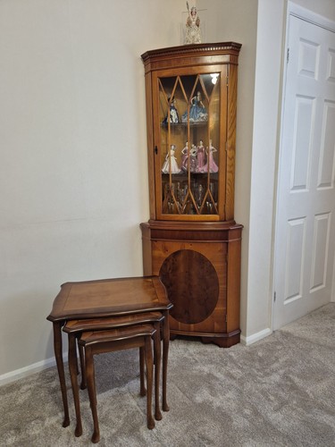 Corner display unit - display, with