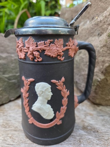 Wedgwood black basalt - black,