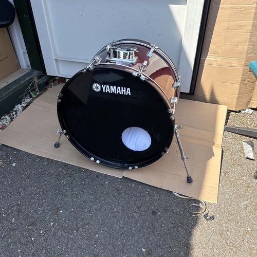22x14 peavey bass - 22”.,