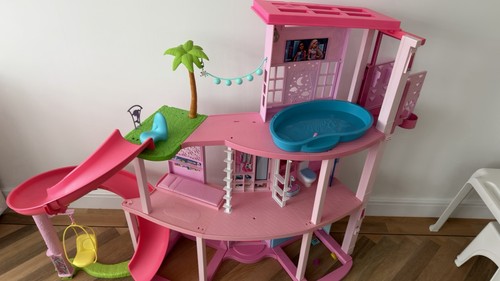 Barbie dream house three - dream,