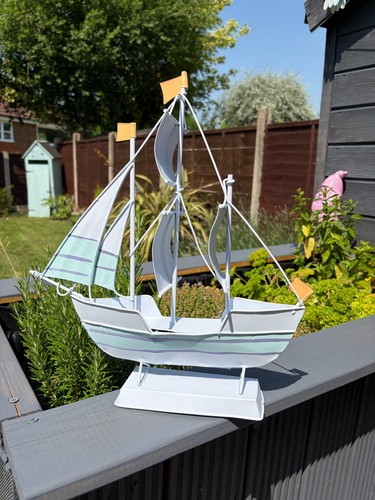Tin metal sailing - tin, pastel