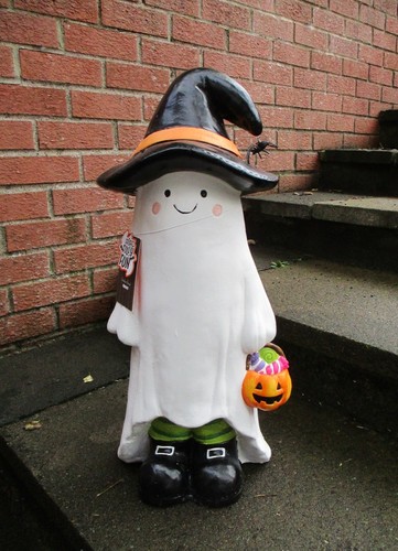 Large ghost statue - large,