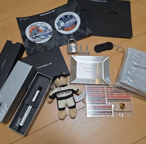 Porsche dealer novelty - novelty, set