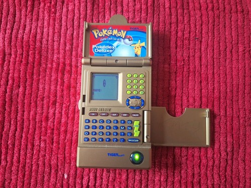 Pokemon pokedex deluxe 2001 - deluxe, by