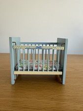 Dollhouse Drop-Side Baby Crib