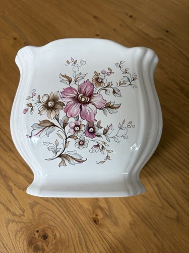 Wade royal victoria pottery - wade,
