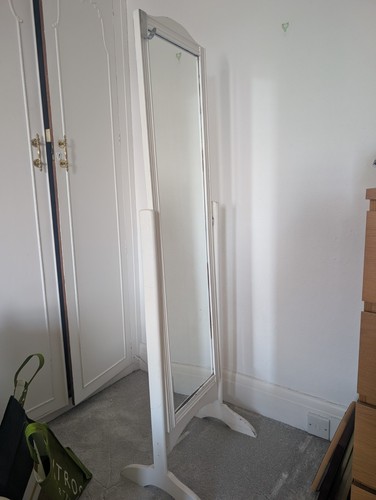 White framed freestanding - white,