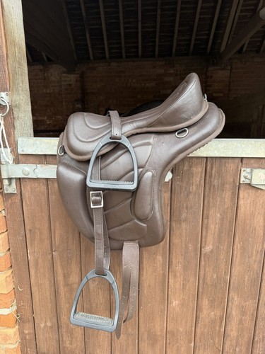 Soft leather treeless horse - soft,