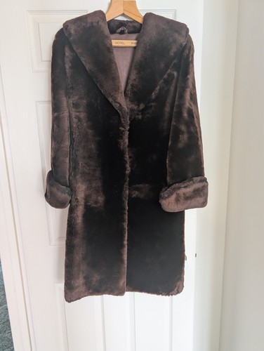 Chocolate brown vintage - vintage, beaver