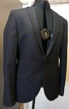 Men's Checked Noose & Monkey Blazer. Used Condition. Size 44 RG. Classy Stylish