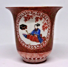 ANTIQUE JAPANESE KUTANI PORCELAIN BEAKER VASE .