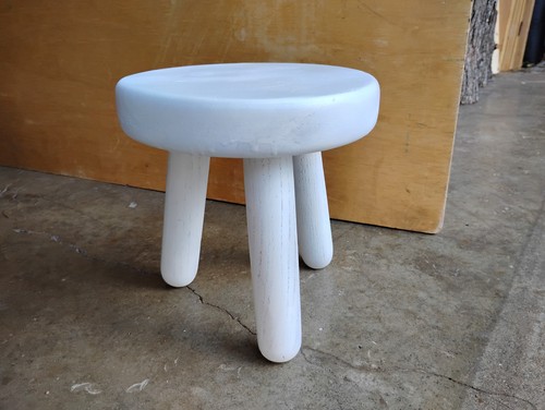 Vintage white legged - 3, milking
