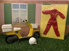Vintage Sindy doll scooter incl helmet, basket, jumpsuit, shoes & picnic blanket